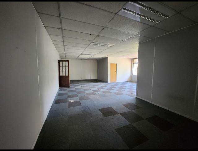 124M² OFFICE TO LET IN VORNA VALLEY